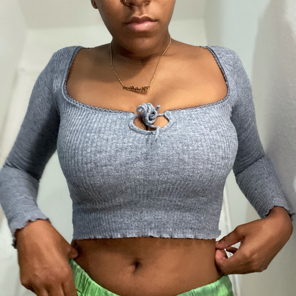 Grey long sleeve crop top
